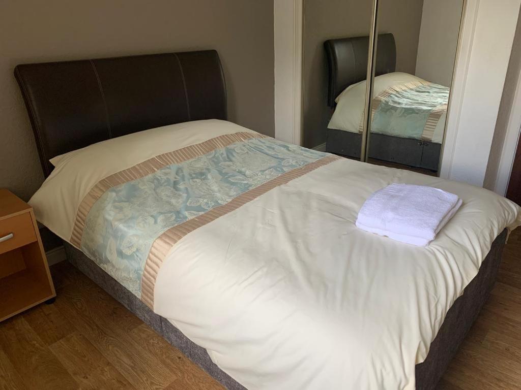 2 Bedroom Central Apartment เอดินบะระ ภายนอก รูปภาพ