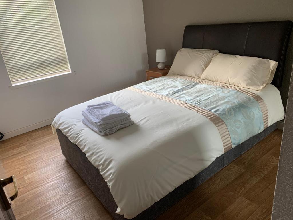 2 Bedroom Central Apartment เอดินบะระ ภายนอก รูปภาพ
